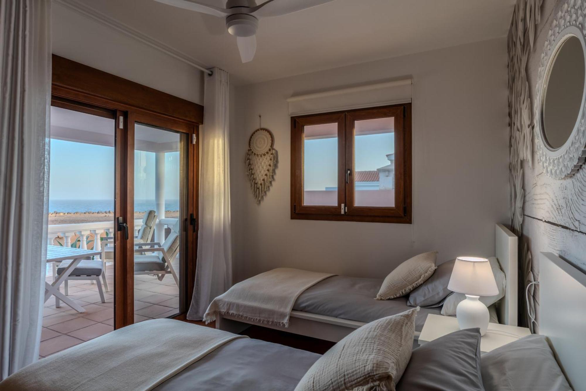 Villa Oceana - Cliffside Retreat Costa De Antigua Kültér fotó